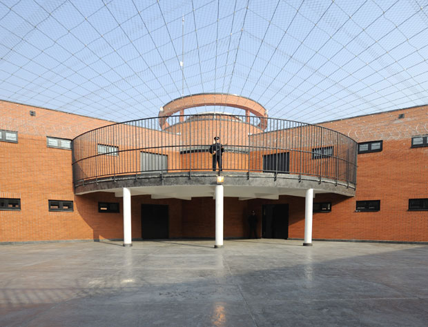 Да ли ће бити доживотне робије: Тесно иза решетака